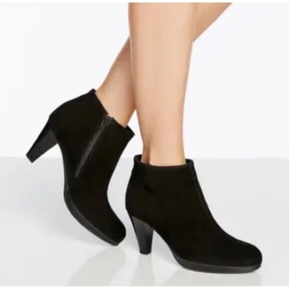 LA CANADIENNE Oliver Waterproof Suede Bootie Heeled Ankle Boots Black US 9 - Picture 1 of 13